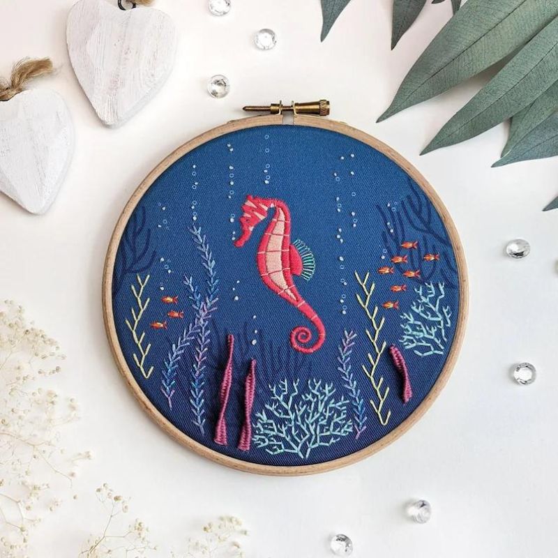 Neon Seepferdchen - Stickset von Tales From The Hoop