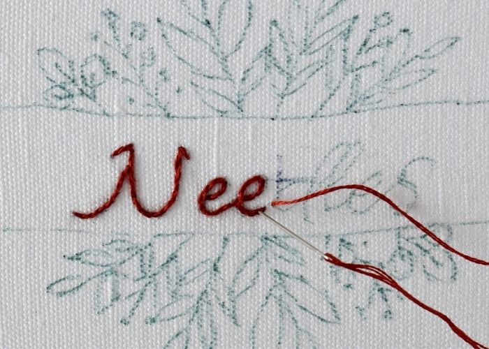Ricama il lettering con Split Backstitch
